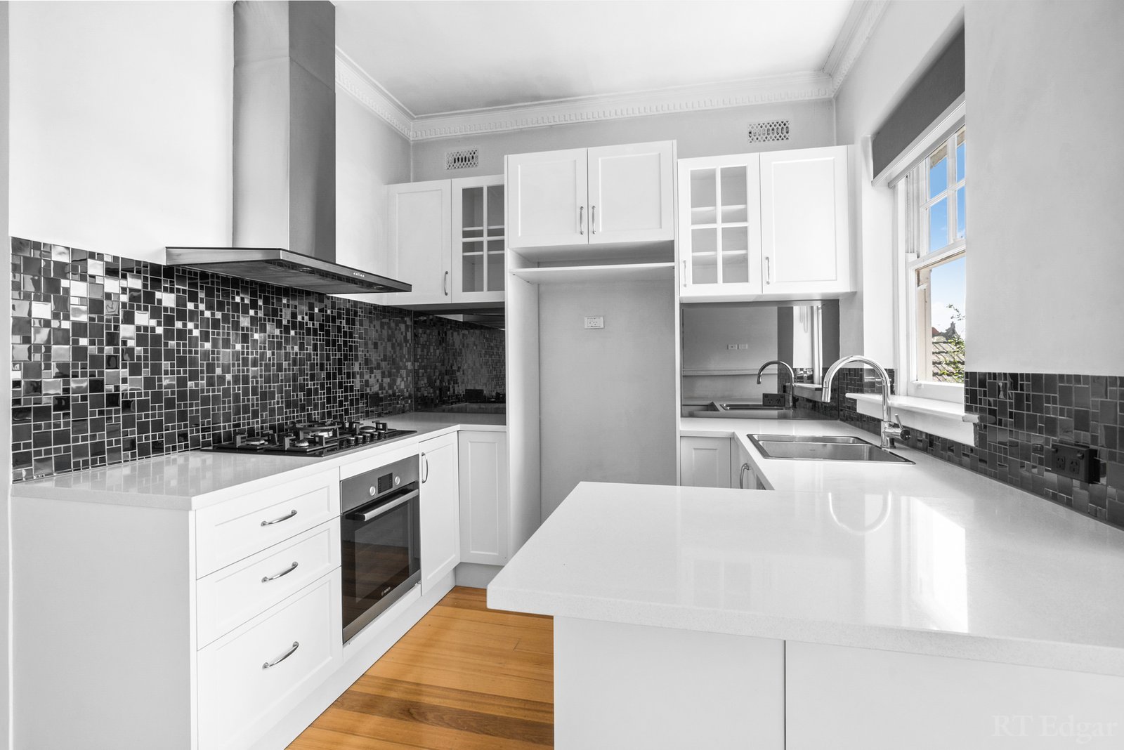 Real Estate and Property in 5 Vista Grove, Toorak, VIC