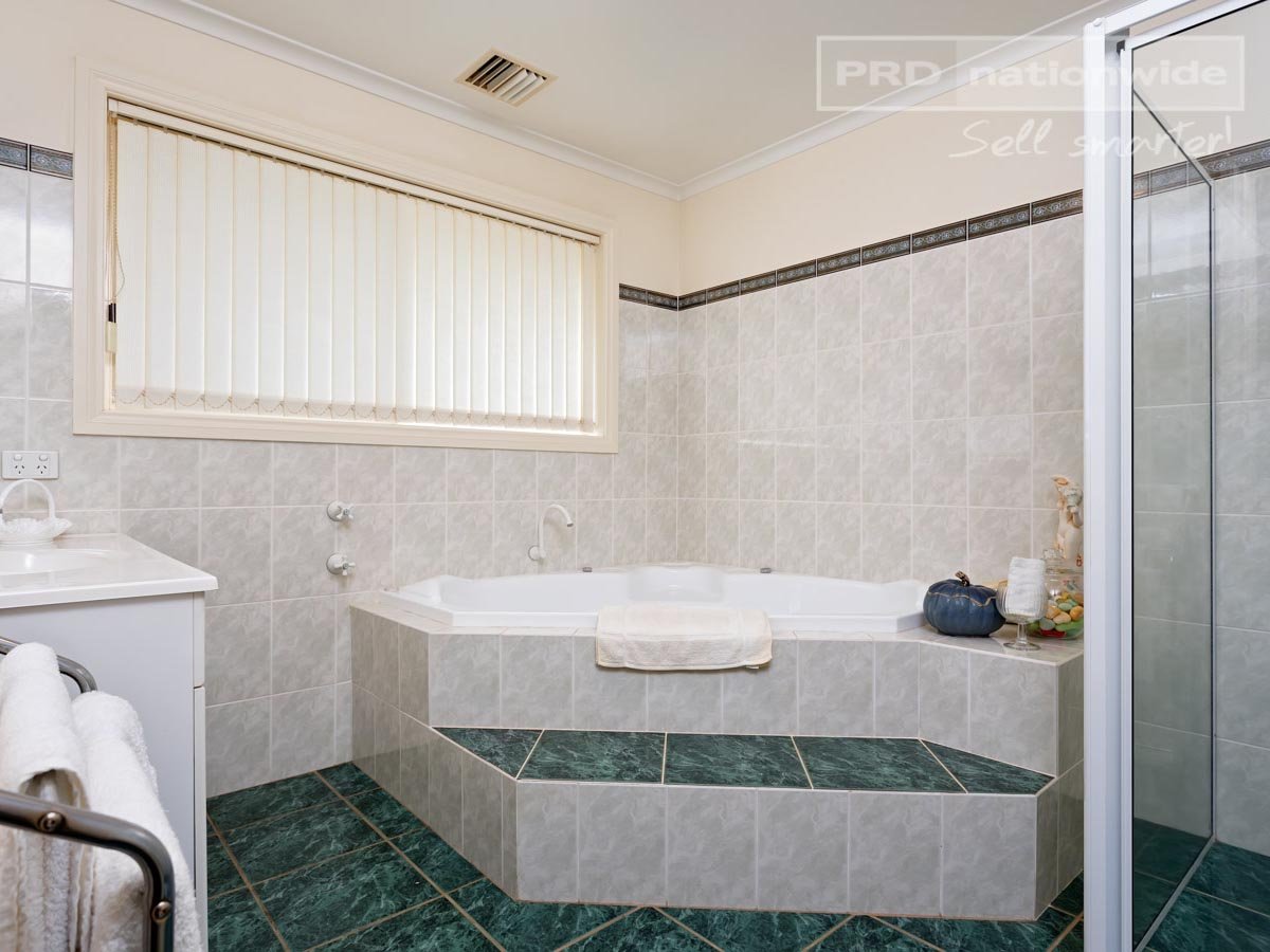 5 Wandoo Place BOURKELANDS 7