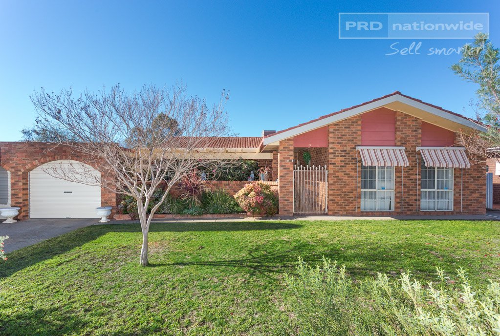 5 Warrambool Crescent GLENFIELD PARK 1