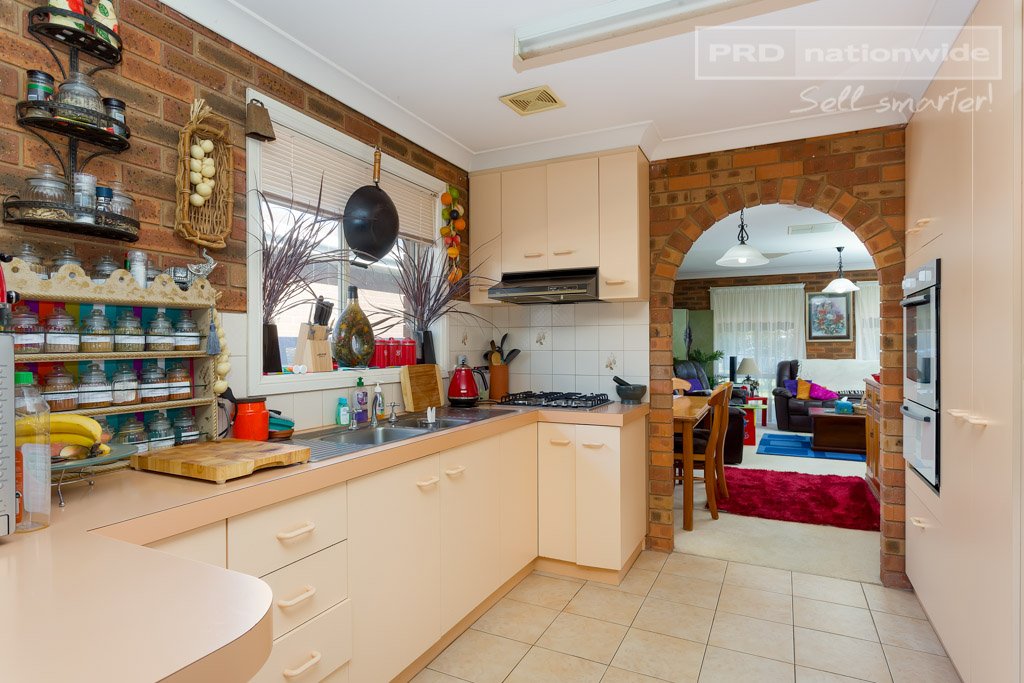5 Warrambool Crescent GLENFIELD PARK 2