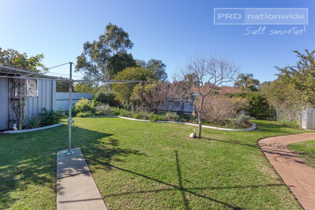 5 Warrambool Crescent GLENFIELD PARK 4