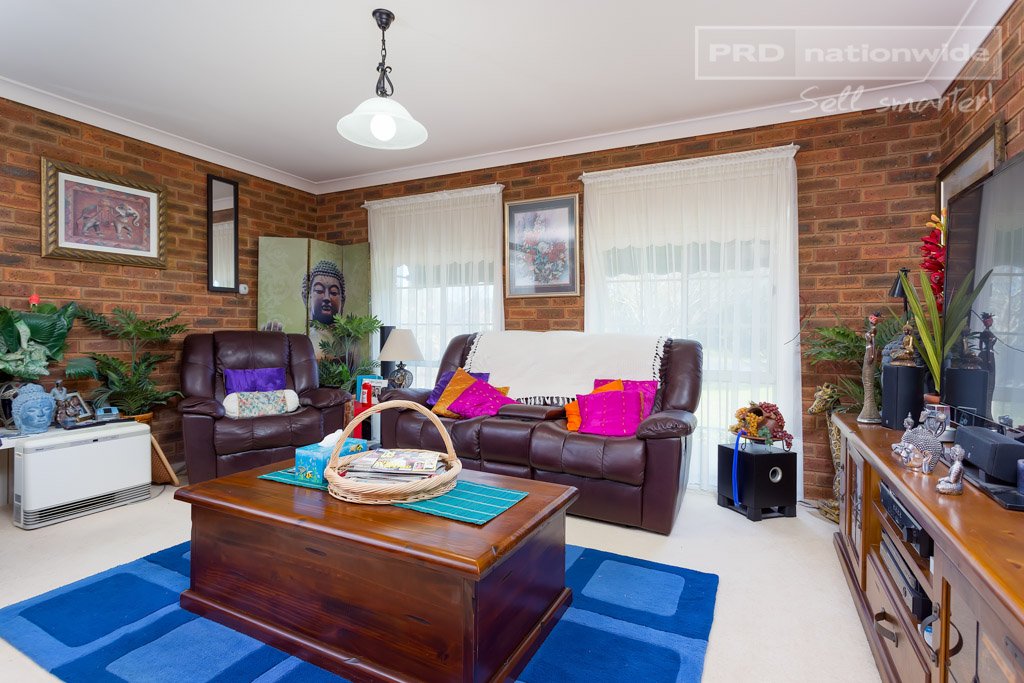 5 Warrambool Crescent GLENFIELD PARK 5
