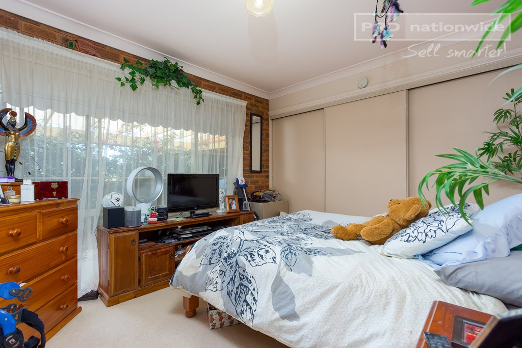 5 Warrambool Crescent GLENFIELD PARK 8