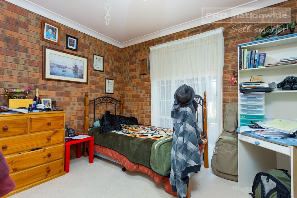 5 Warrambool Crescent GLENFIELD PARK 9