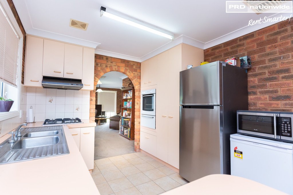5 Warrambool Crescent GLENFIELD PARK 4