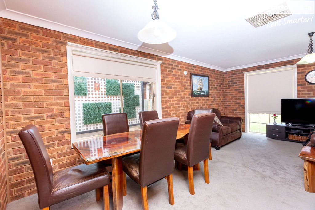 5 Warrambool Crescent GLENFIELD PARK 5