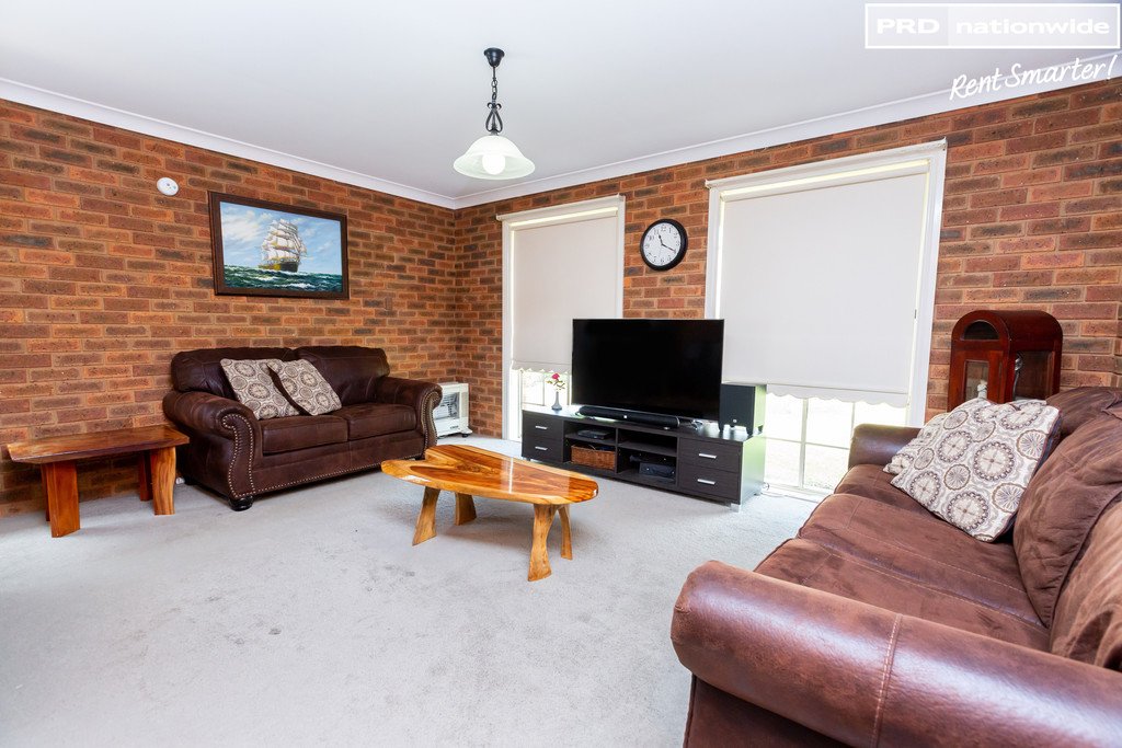 5 Warrambool Crescent GLENFIELD PARK 6