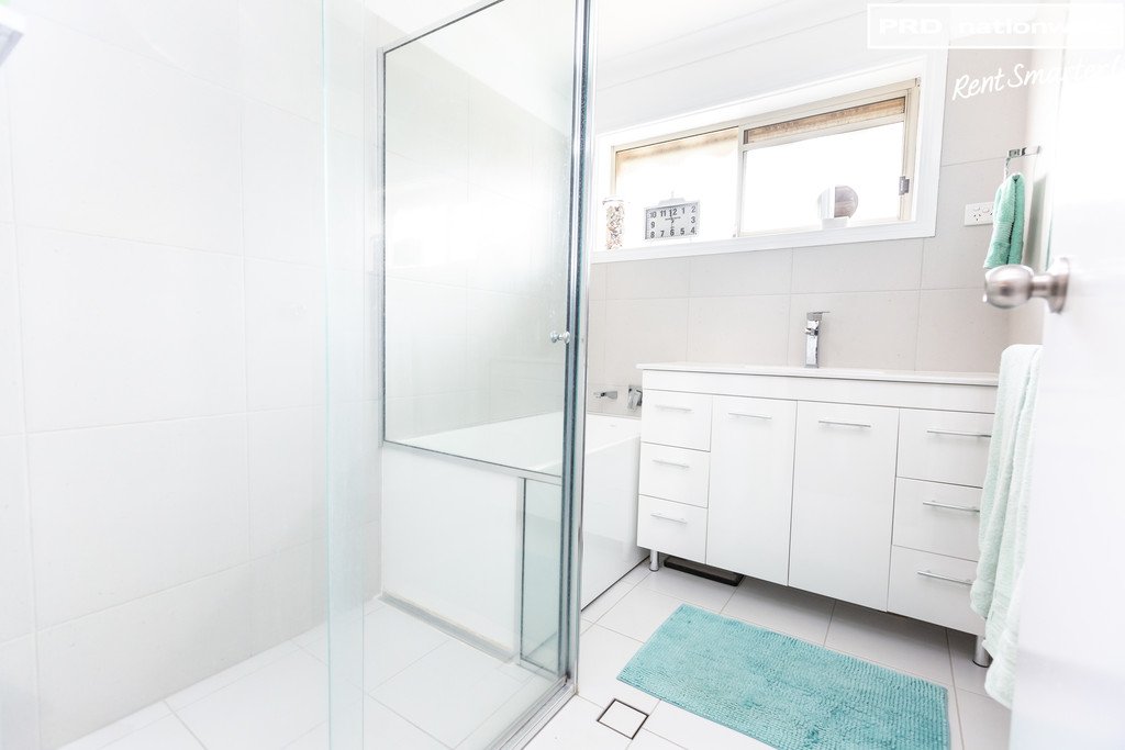 5 Warrambool Crescent GLENFIELD PARK 8