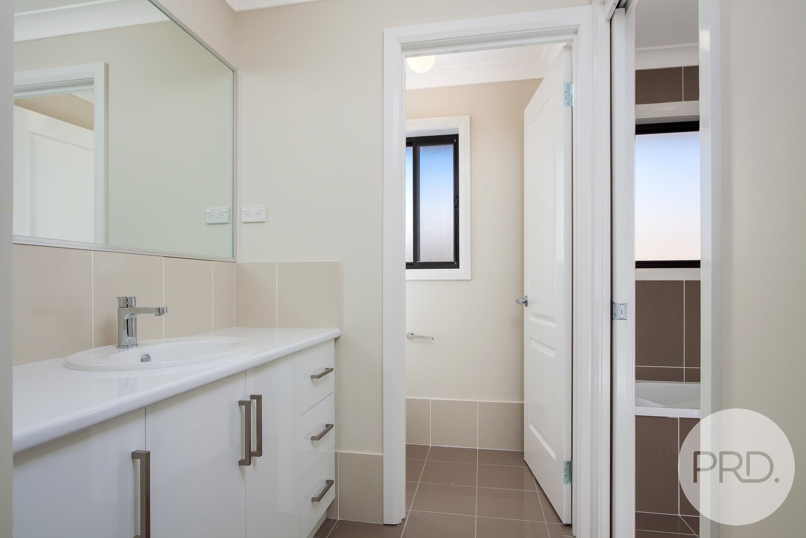 5 Watson Boulevard LLOYD 7