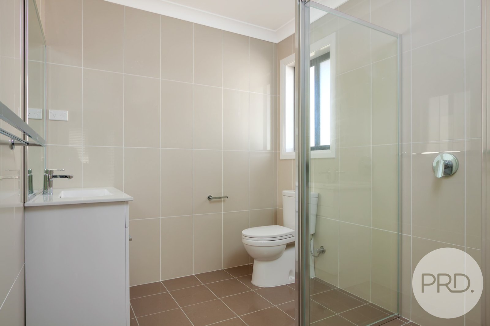 5 Watson Boulevard LLOYD 8