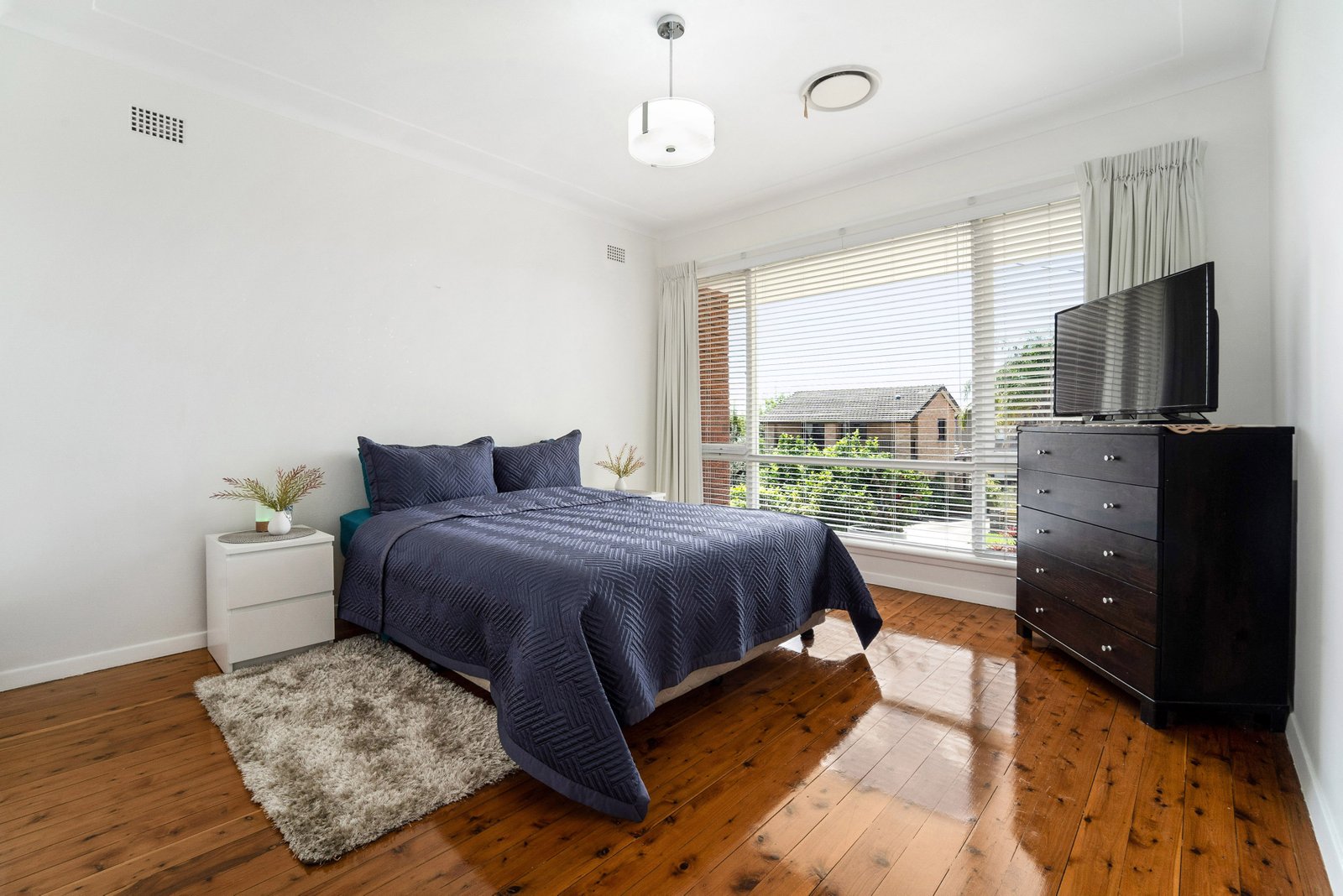 5 Waycott Avenue KINGSGROVE 4