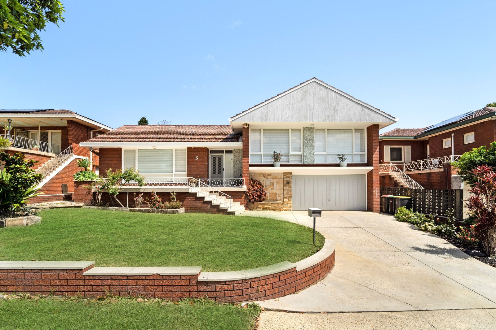 5 Waycott Avenue KINGSGROVE 5