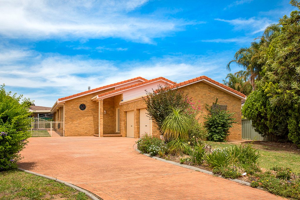 5 Wilga Place TAMWORTH 1