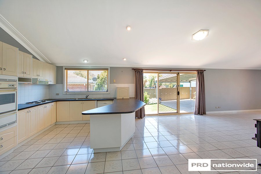 5 Wilga Place TAMWORTH 7