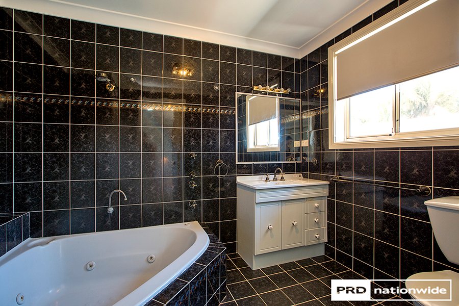 5 Wilga Place TAMWORTH 11