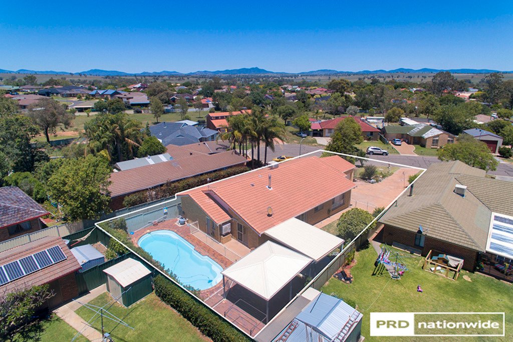 5 Wilga Place TAMWORTH 24