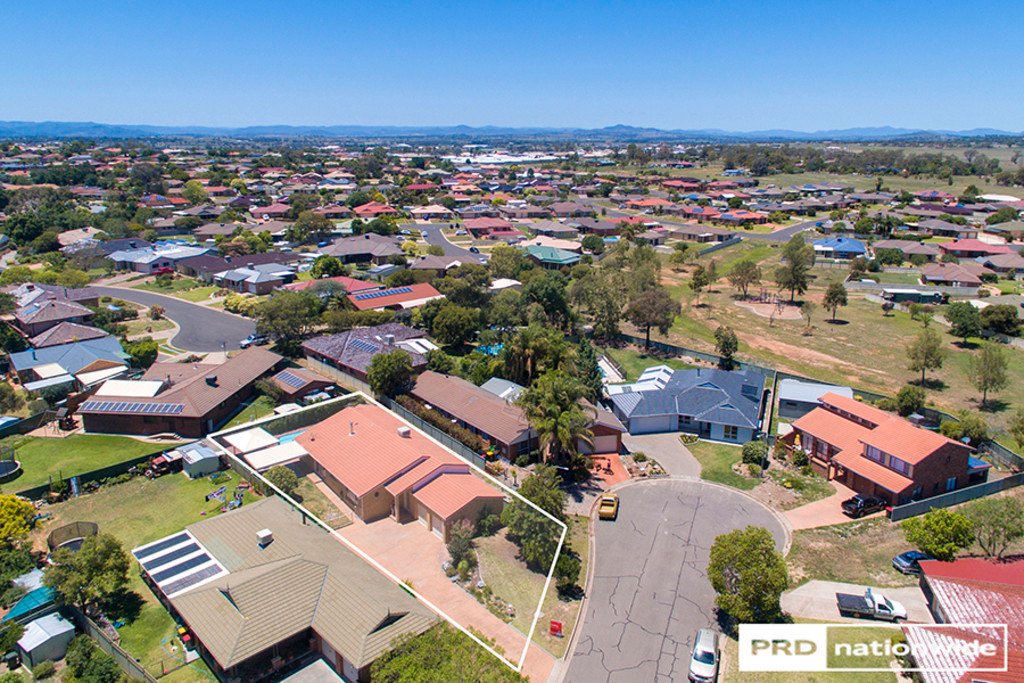 5 Wilga Place TAMWORTH 26