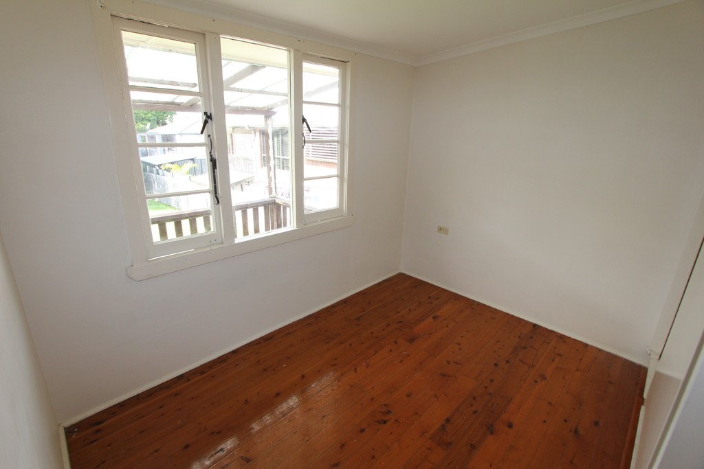 5 Wilson Street LABRADOR 11