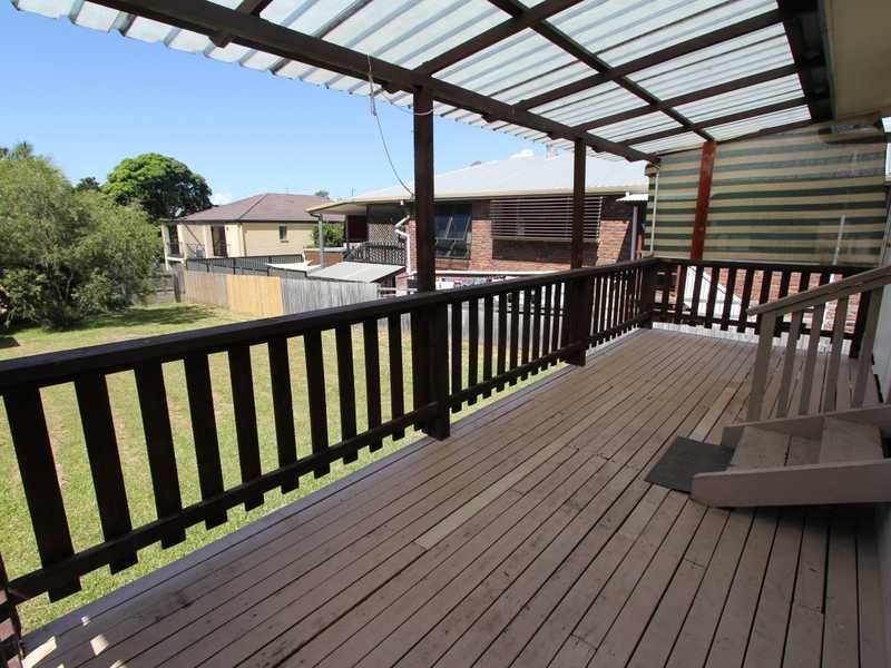 5 Wilson Street LABRADOR 2