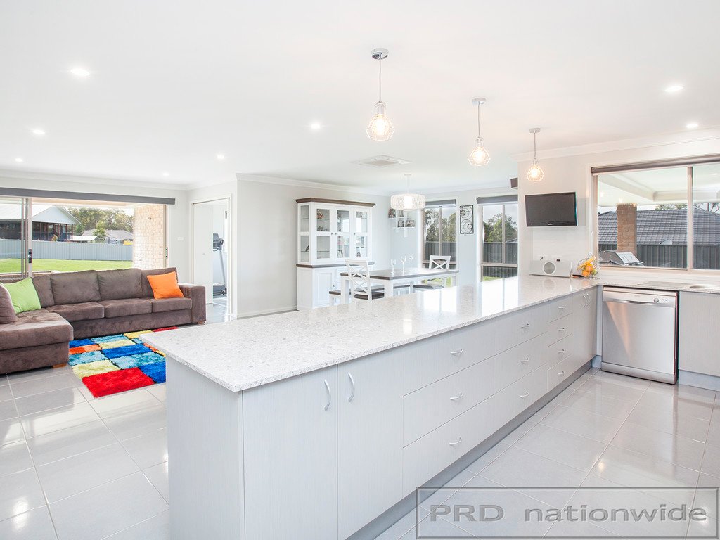 5 Woodlands Drive WESTON 14