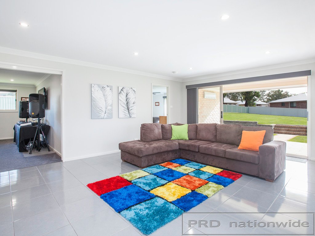 5 Woodlands Drive WESTON 17