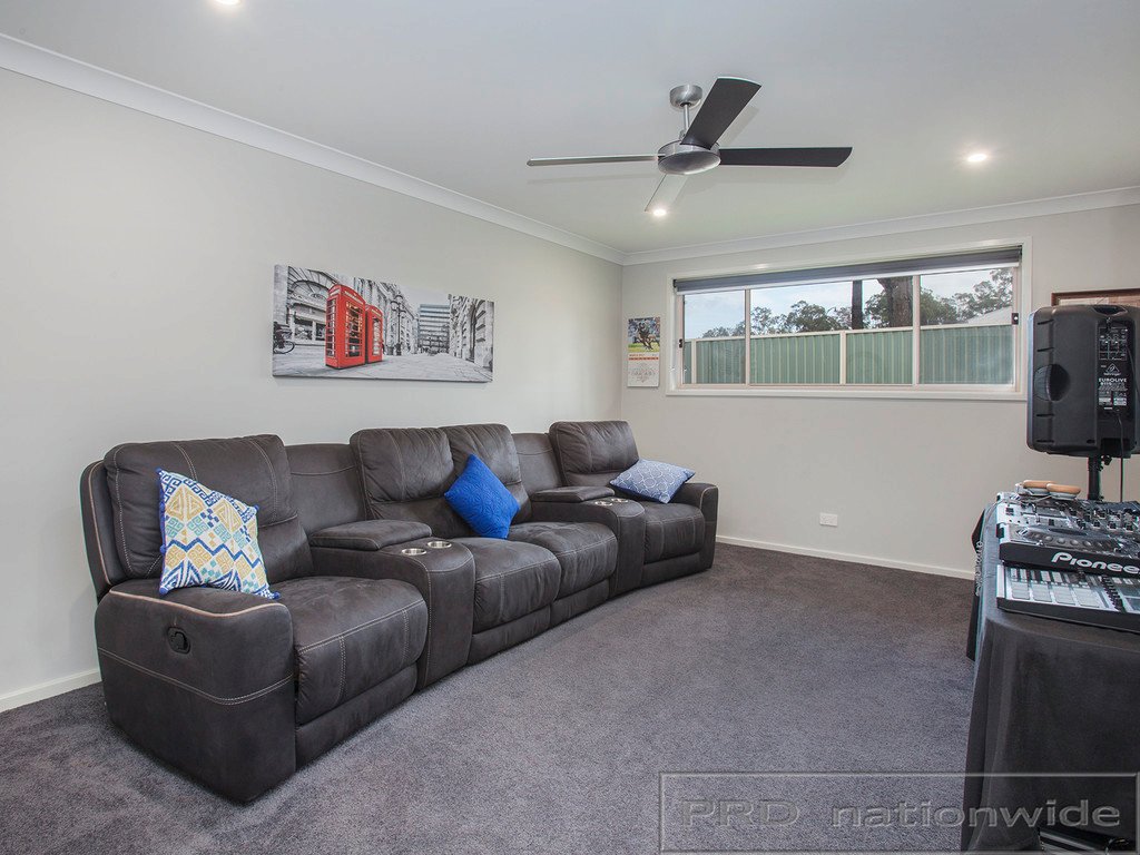 5 Woodlands Drive WESTON 19