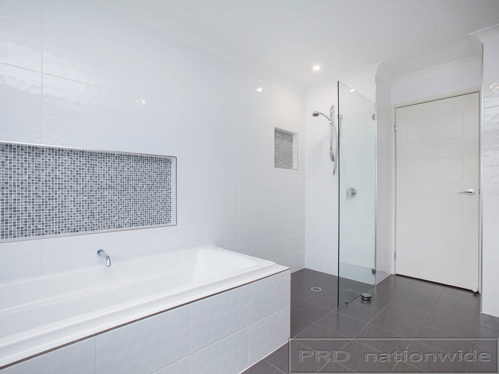 5 Woodlands Drive WESTON 24