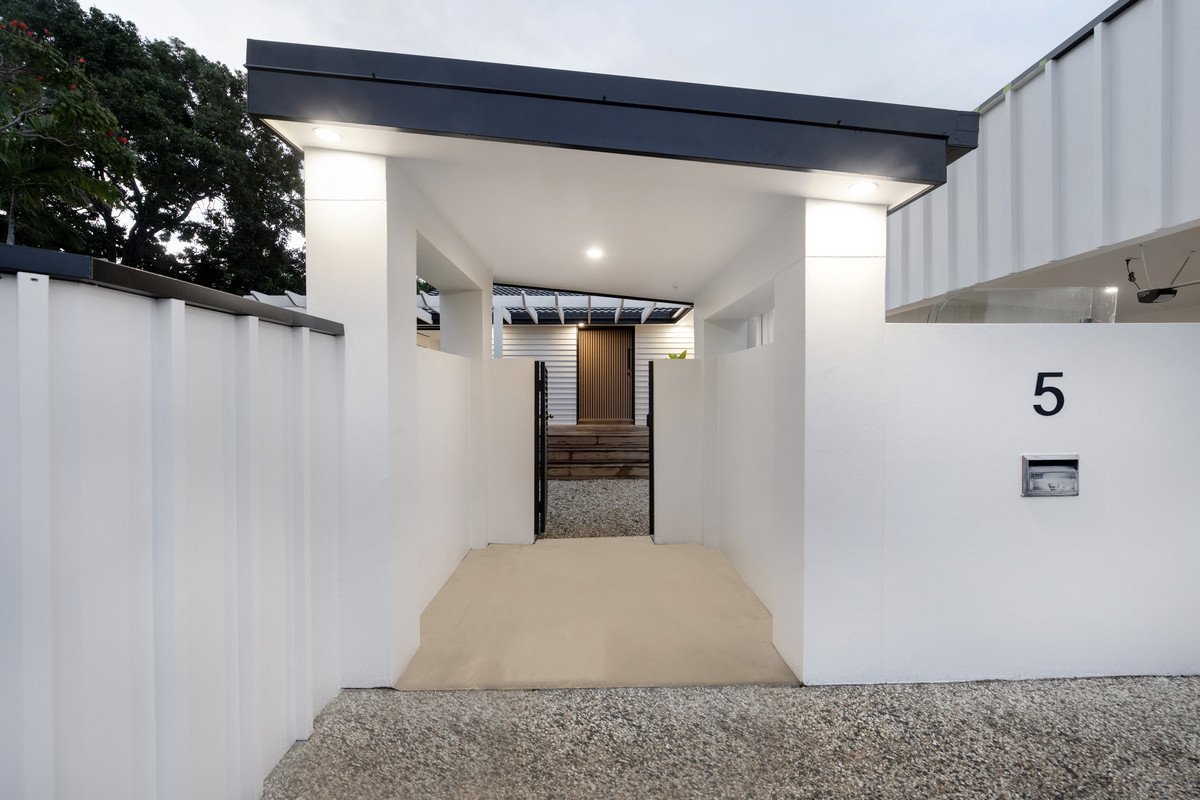 5 Yalgoo Court Mermaid Waters 32