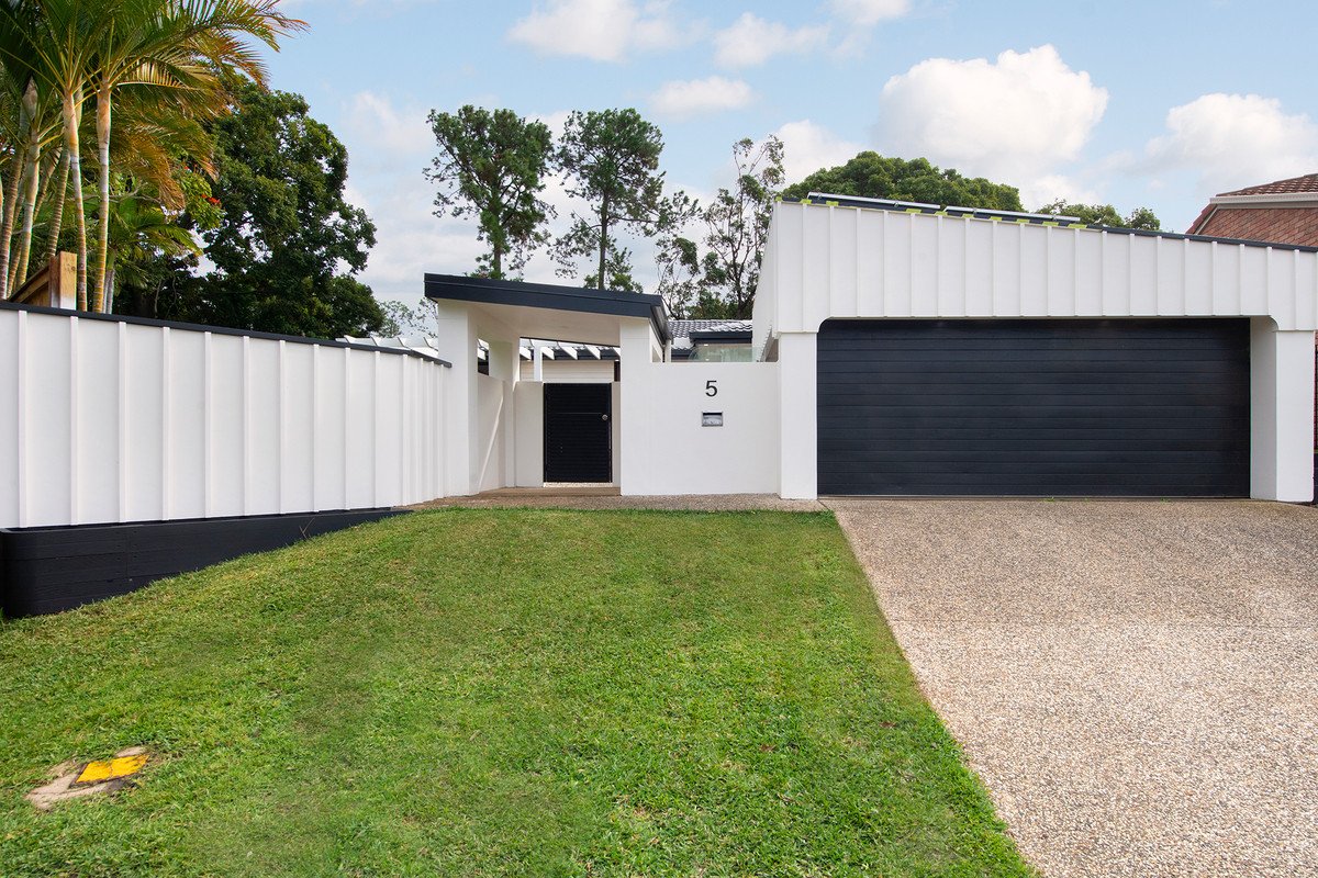 5 Yalgoo Court Mermaid Waters 33