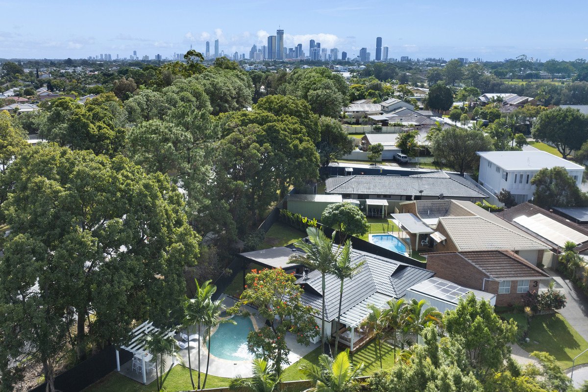 5 Yalgoo Court Mermaid Waters 34