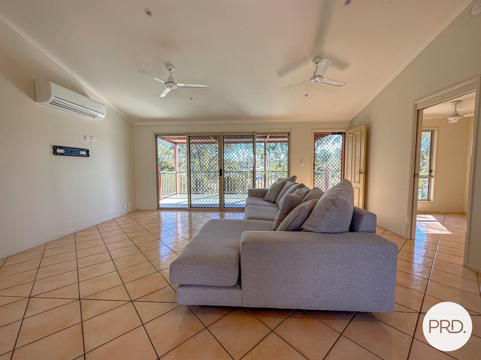 50 Baruby Boulevard BENARABY 9