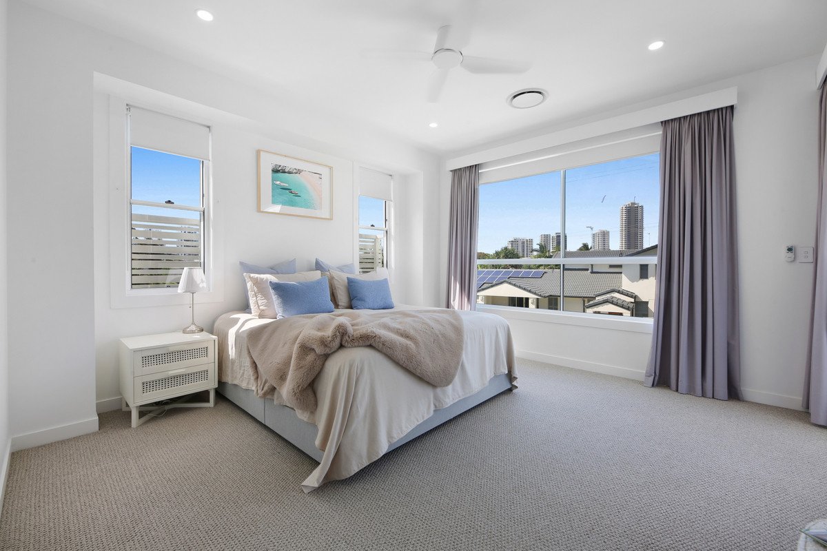 50 Bluejay Street BURLEIGH WATERS 12