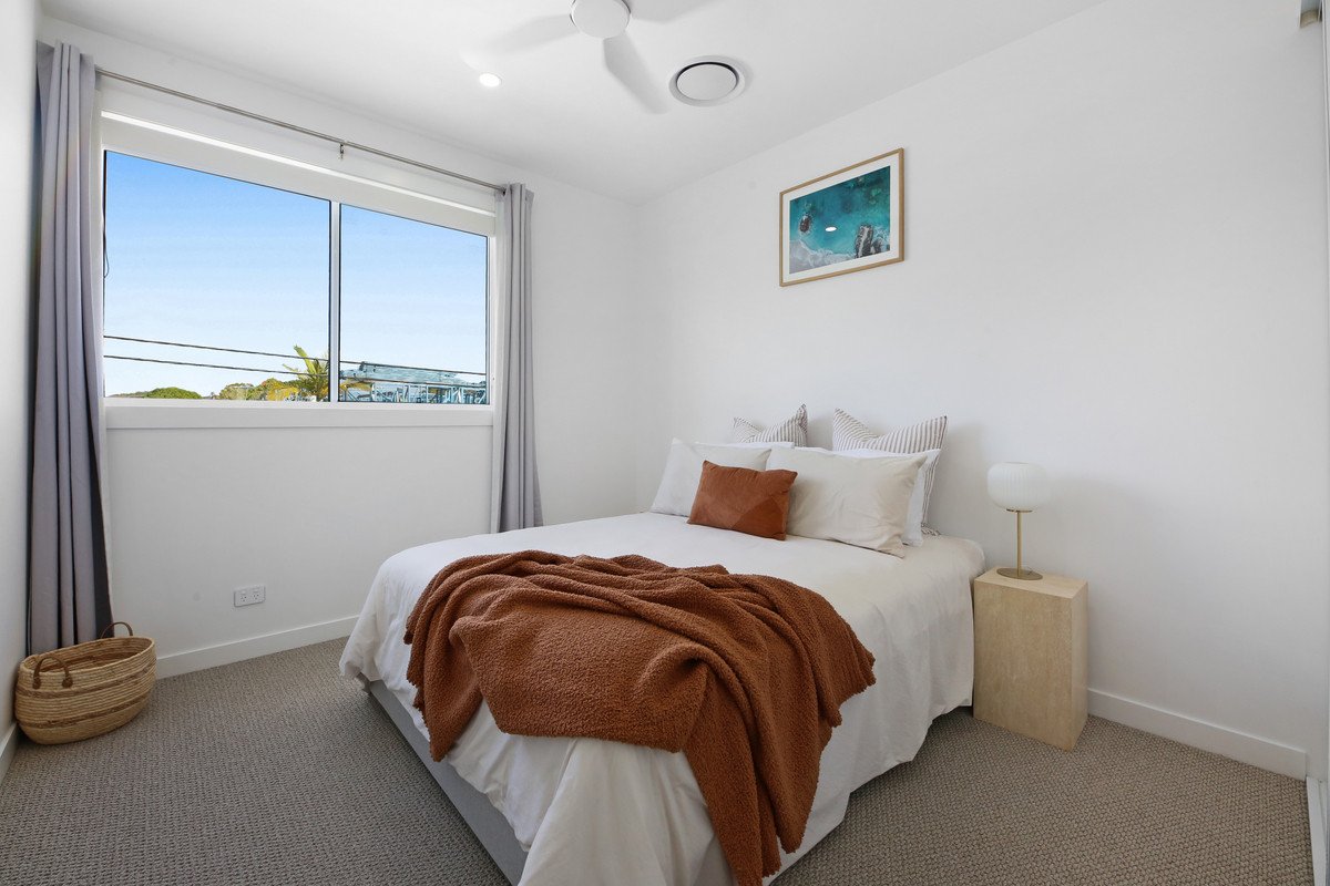 50 Bluejay Street BURLEIGH WATERS 16