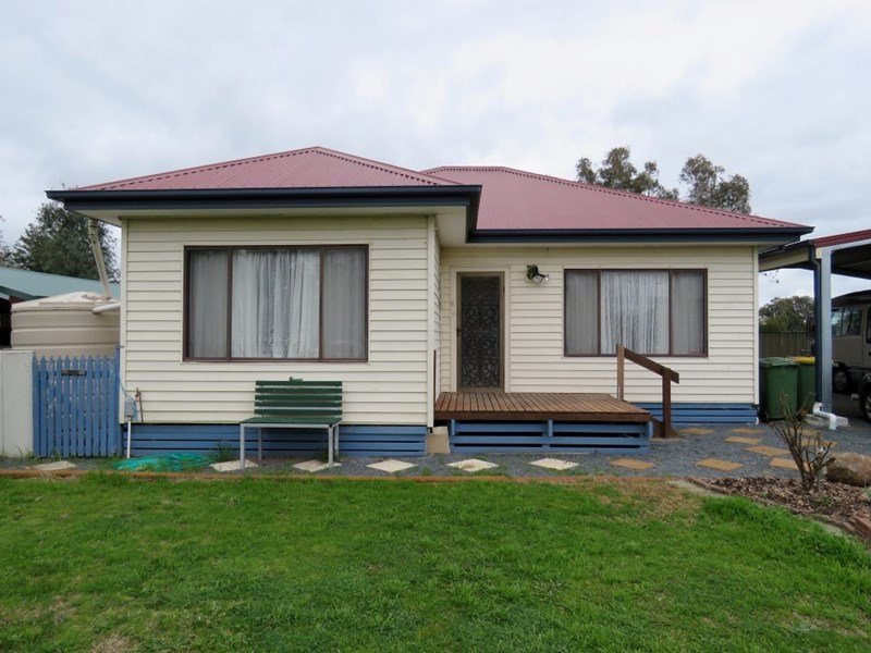 50 Henty Street CULCAIRN 1