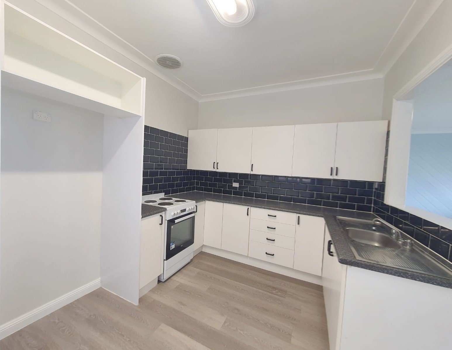 50 Lions Avenue LURNEA 3