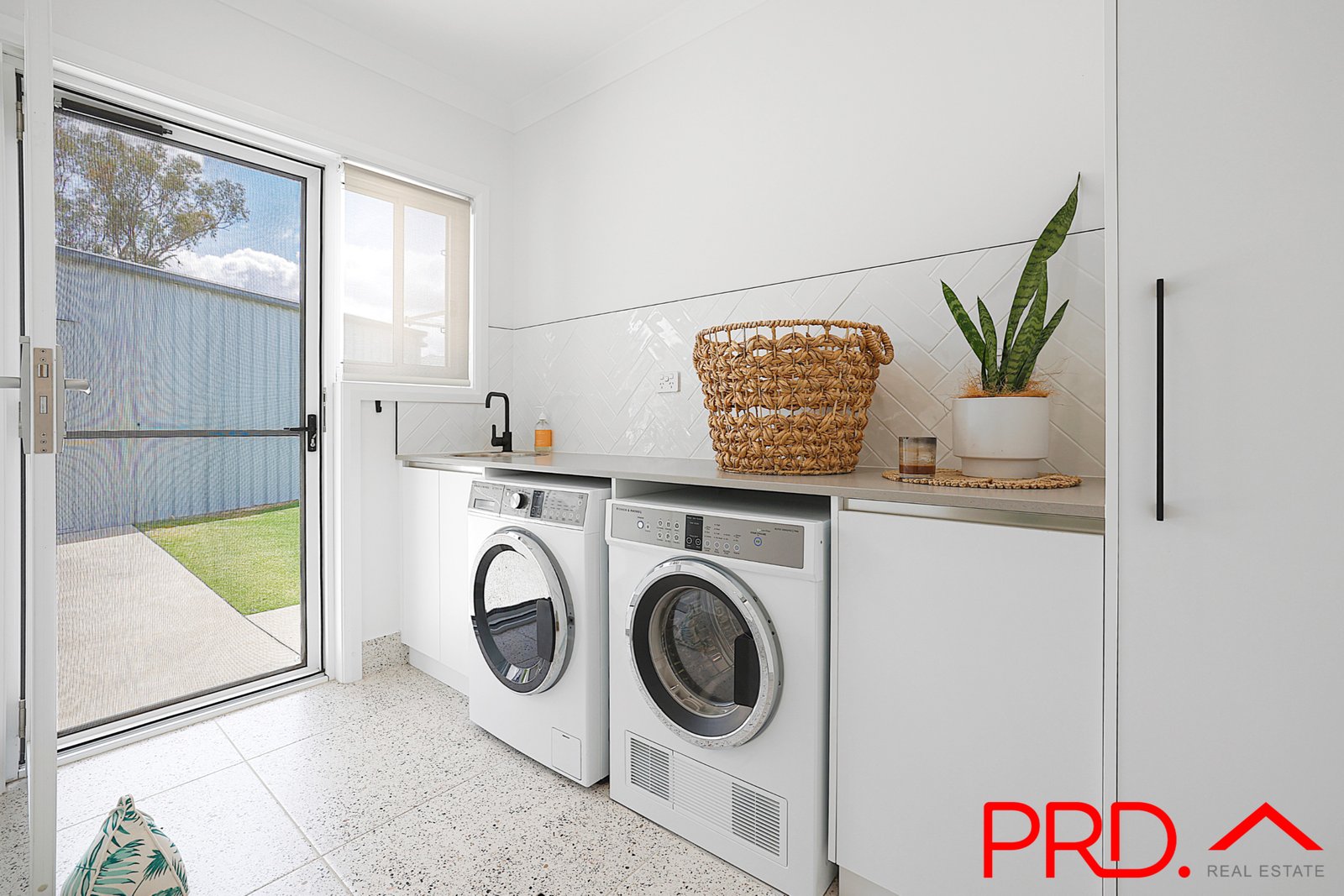 50 Mustang Close TAMWORTH 17