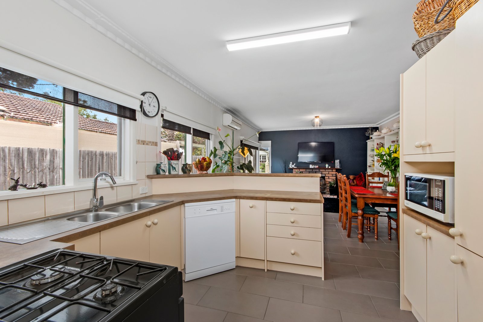 Gallery: 50 Neil Street