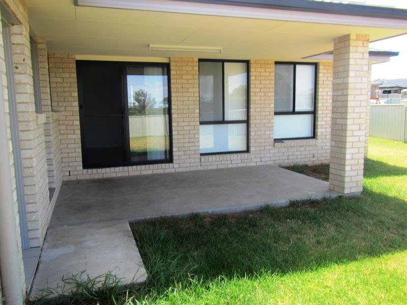 50 Orley Drive TAMWORTH 8