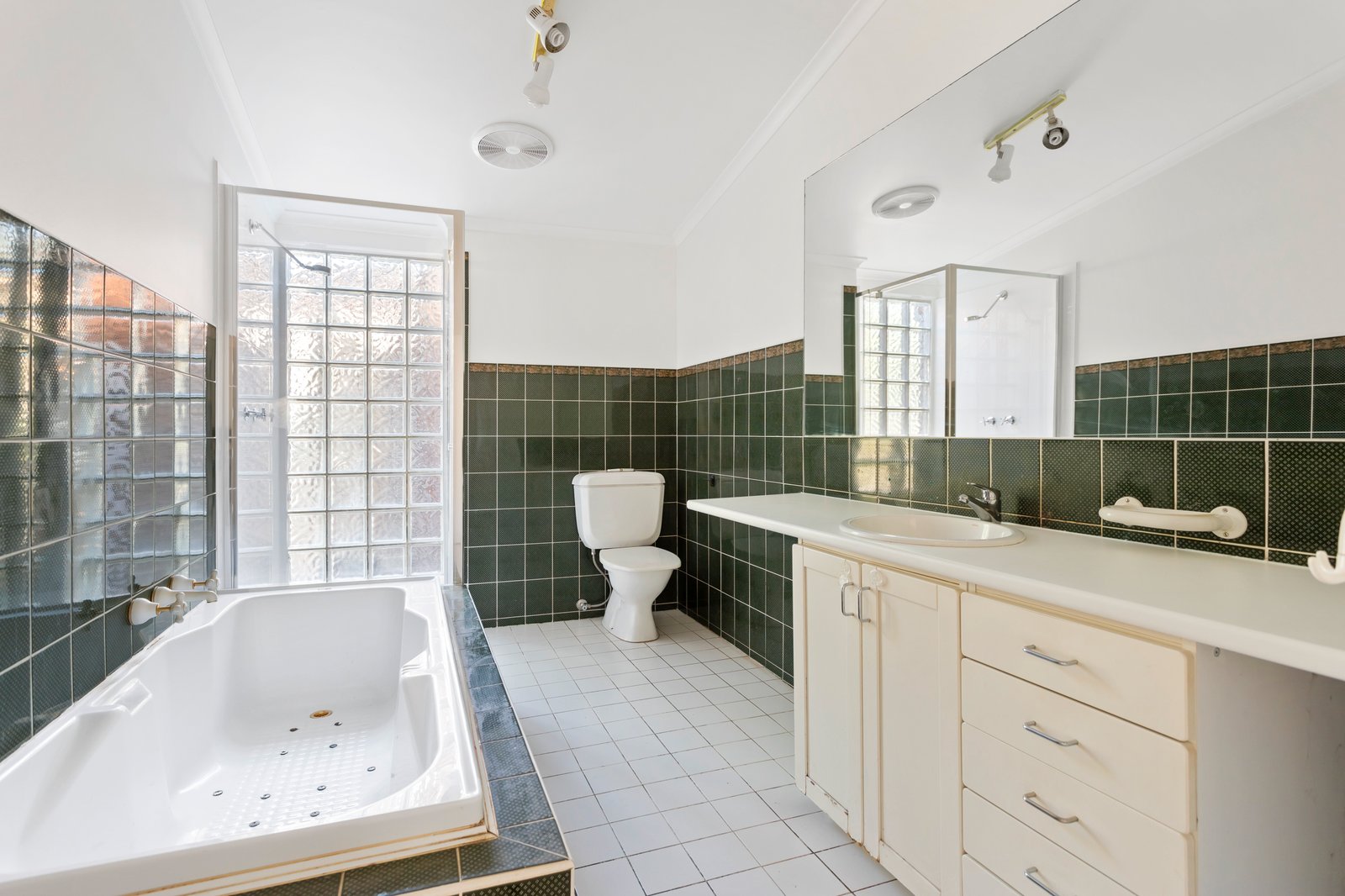 Real Estate and Property in 50 Parkside Street, Elsternwick, VIC