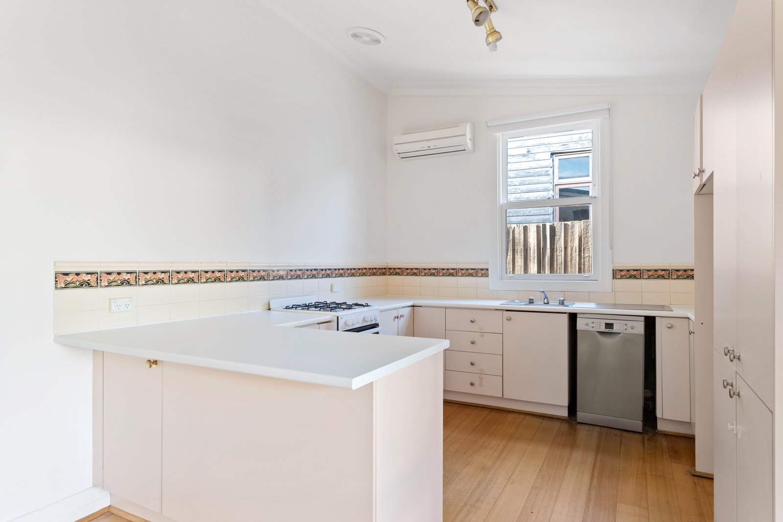 Real Estate and Property in 50 Parkside Street, Elsternwick, VIC