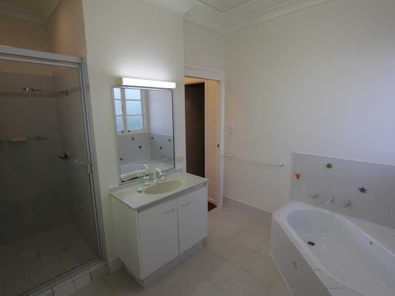 50 Robert Street LABRADOR 9