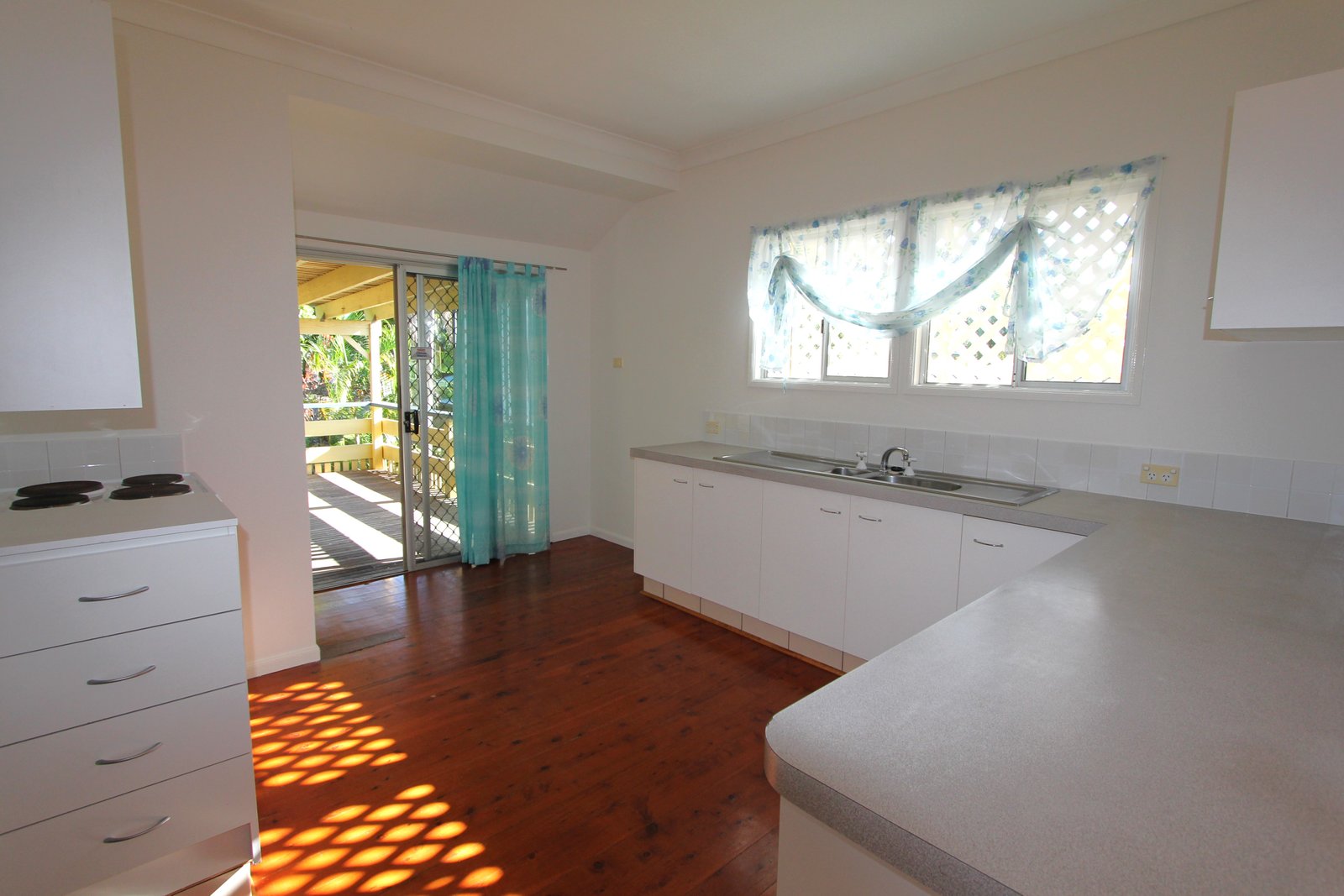 50 Robert Street LABRADOR 4