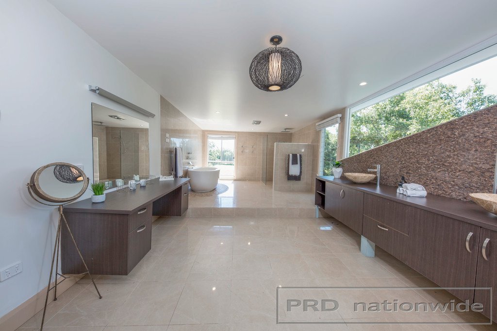 50 Russell St  CLARENCE TOWN 6