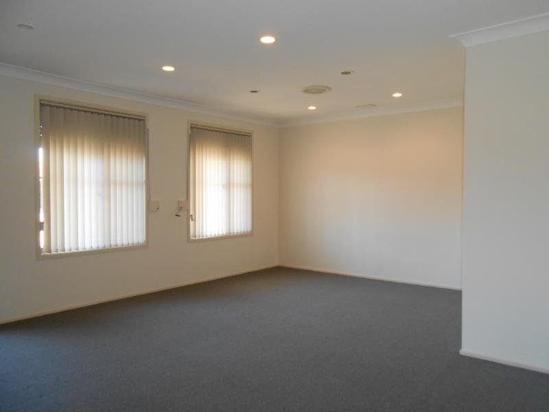 50 Sussex Street TAMWORTH 4