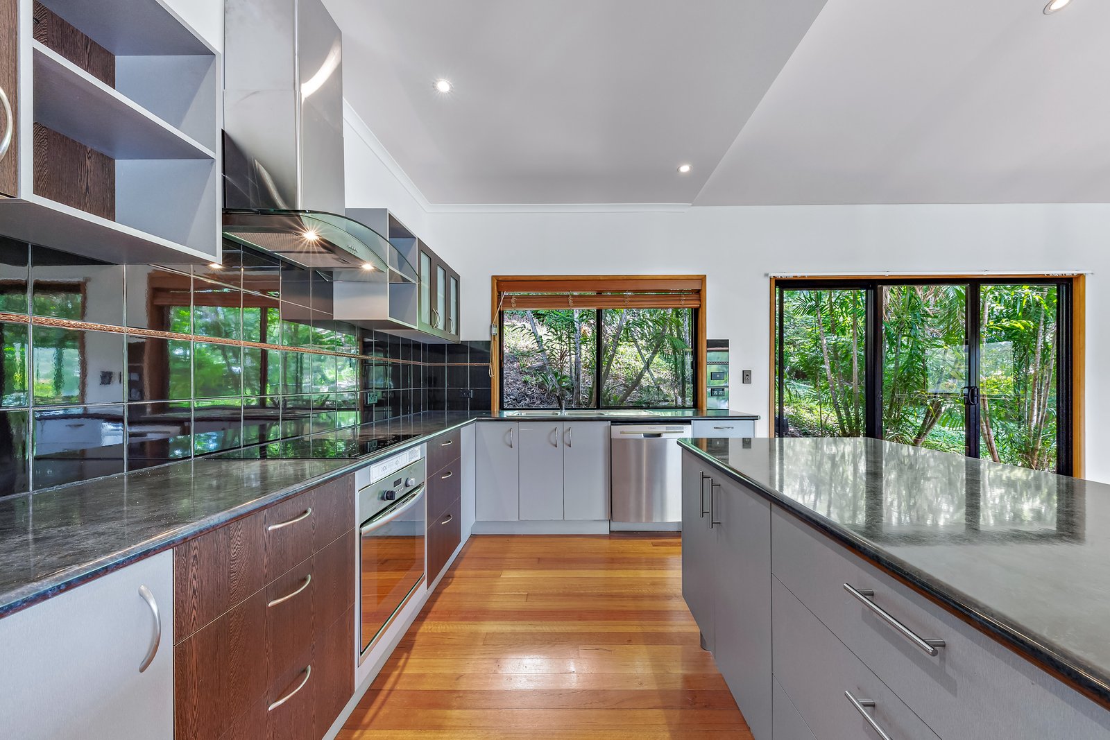 50 Tropic Road CANNONVALE 2