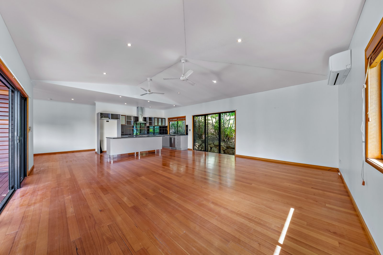 50 Tropic Road CANNONVALE 3