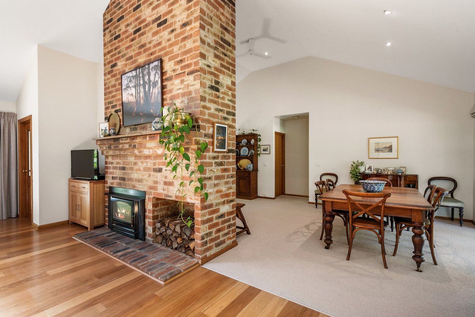 Real Estate and Property in 50 Tweddle Lane, Woodend, VIC