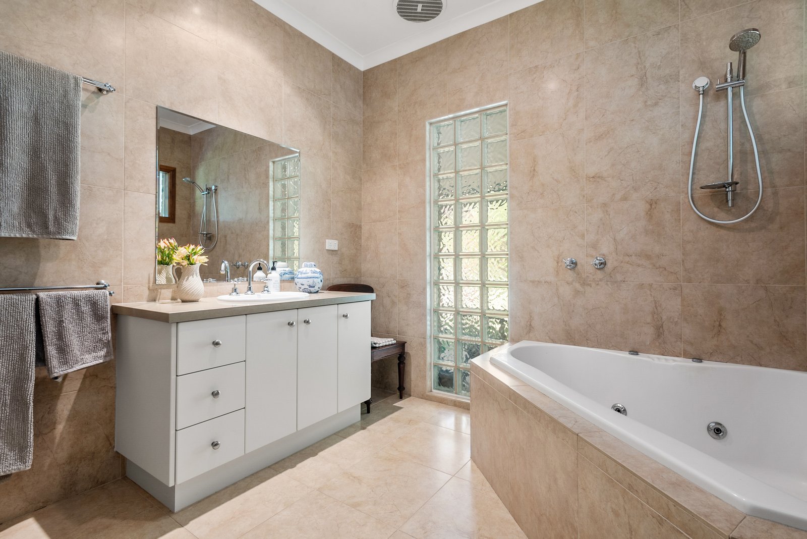 Real Estate and Property in 50 Tweddle Lane, Woodend, VIC