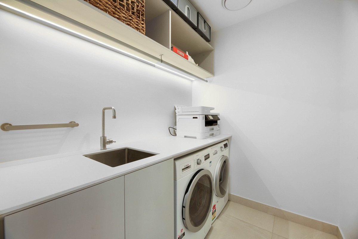 501/112 The Esplanade Burleigh Heads 21