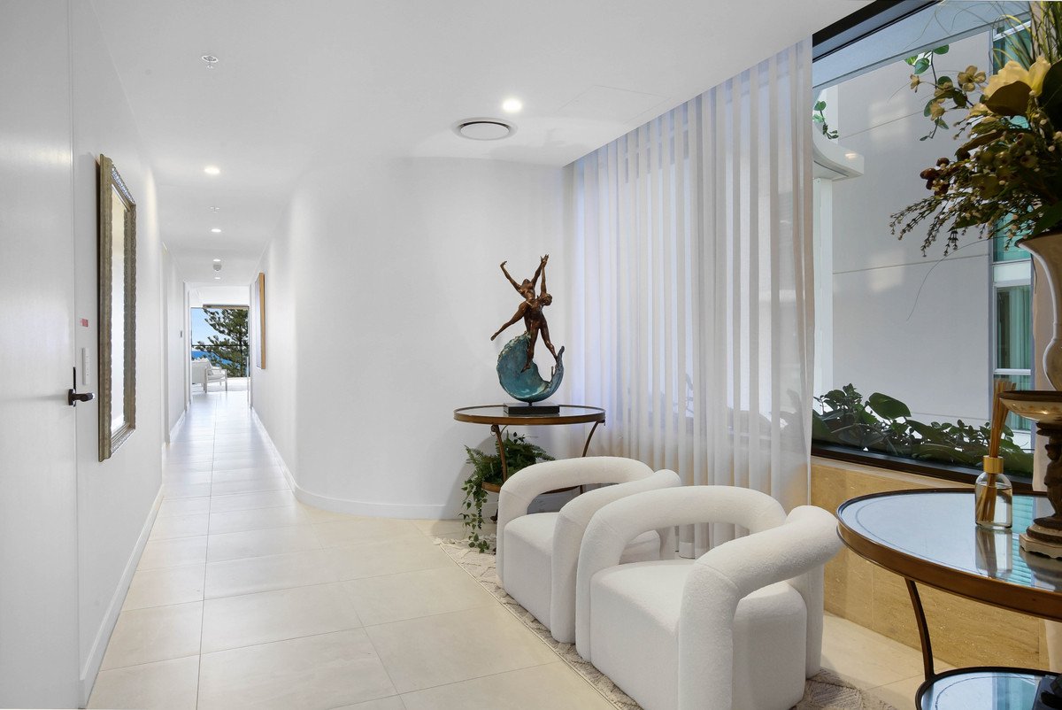 501/112 The Esplanade Burleigh Heads 24